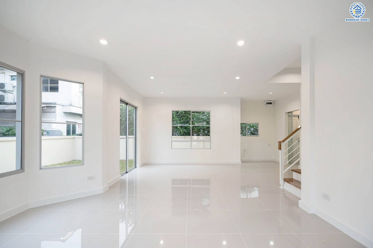 บ้านมือสองตกแต่งใหม่ คุณภาพแบรนด์ LH โครงการ ชัยพฤกษ์ ราชพฤกษ์-แจ้งวัฒนะ เนื้อที่ 58.4 ตร.ว. ฟังก์ชัน 3 ห้องนอน 3 ห้องน้ำ 2 ที่จอดรถ ภายในตกแต่งหรูหรา บนทำเลศักยภาพติดถนนราชพฤกษ์ เชื่อมสู่แจ้งวัฒนะได้อย่างรวดเร็ว และเพียง 10 นาทีถึงรถไฟฟ้า "สถานีบางรักใหญ่" จุดขึ้นทางด่วน "ศรีรัช" โรบินสัน ไลฟ์สไตล์ ราชพฤกษ์ และ โลตัส นอร์ธราชพฤกษ์